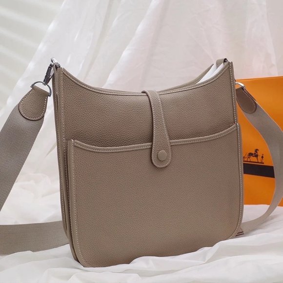 Hermes Evelyn Hobo Medium Tan - Picture 2 of 6